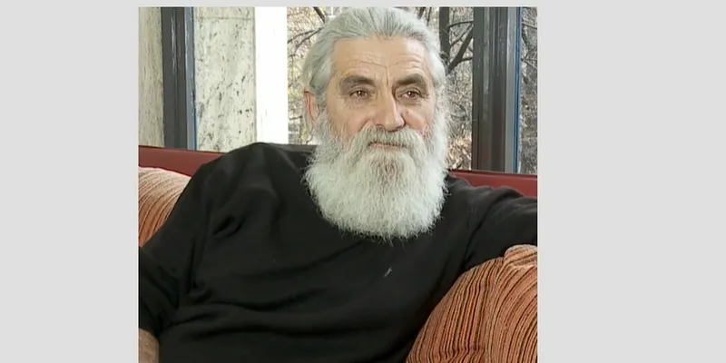 Mihai ȚOPESCU, sculptor, sticlar