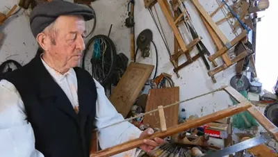 Comăneciu Neculai, meșterul porților cu trei stâlpi din Cașin