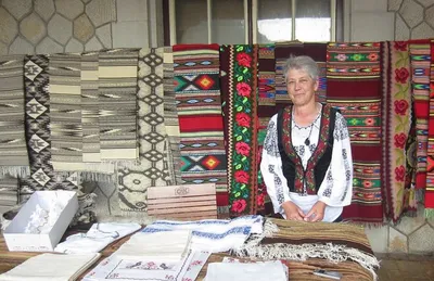 Anica Fichioş,  meșter în prelucrarea fibrelor și firelor textile, Bacău