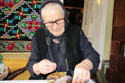 Tanti Viorica Căciulă din Ciocanu, Dâmbovicioara. Artizana de grădini din mărgele 