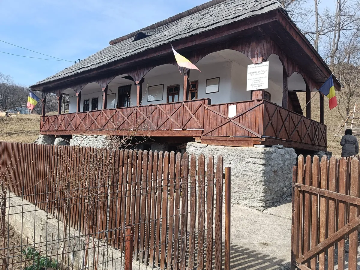 Muzeul Satului "Casa Rozeanu", comuna Arefu, jud. Argeș