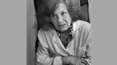 Katalin KOSZTÁNDI, grafician, profesor