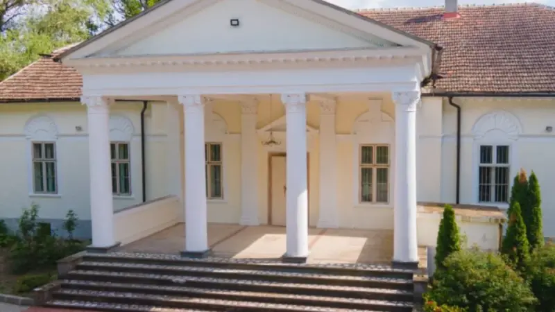 Castelul Kover Appel, Fântânele
