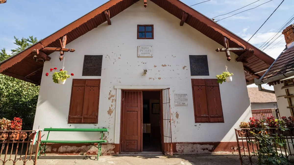 Muzeul Memorial Petöfi Sándor. Castelul Teleky, Coltău, Maramureș