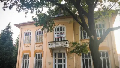 Fosta Școală Comercială din Bacău