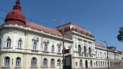 Hala de Comerț. Cladirea Facultății de medicină din Oradea