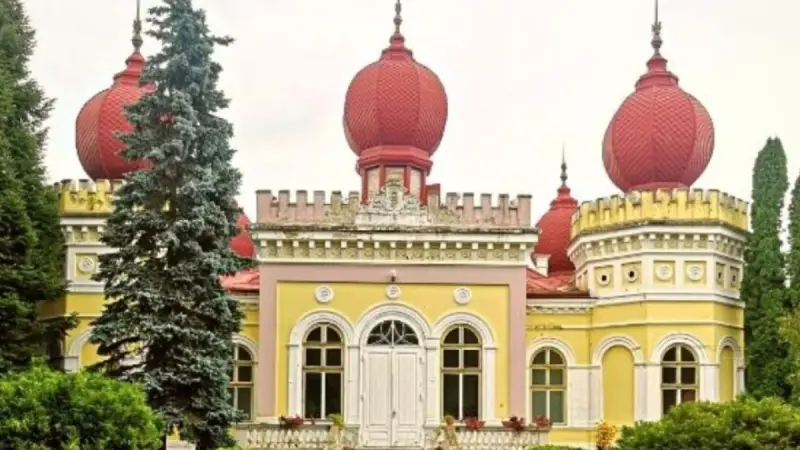 Castelul Bethlen din Arcalia - singurul castel maur-bizantin în Transilvania.