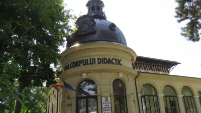 Cladirea fostului Liceul Carmen Sylva din Botoșani