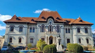 Palatul Culturii (Fosta Primărie), Câmpulung