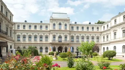 Palatul Romanit - Muzeul Colecțiilor de Artă din București, calea Victoriei