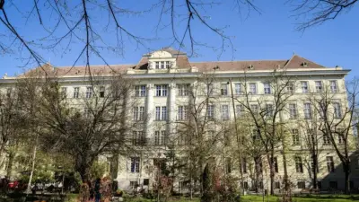 Rectoratul Universității de Medicină și Farmacie Victor Babeș, fostul liceu Banatia, din Timișoara, bd. Revoluției din 1989