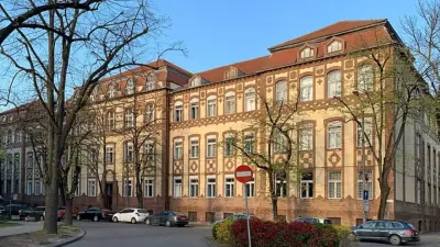 Căminele Universității de Medicină și Farmacie Victor Babeș, fost Seminarul Teologic Romano-Catolic, sunt situate în Timișoara, str. Regimentul 13 Călărași