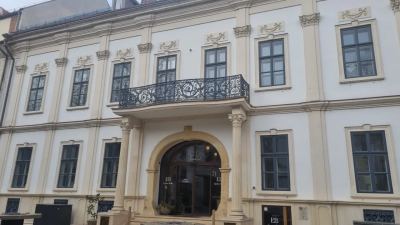 Palatul Mikes din Cluj-Napoca, Piața Muzeului