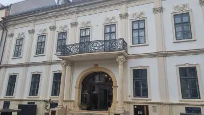 Palatul Mikes din Cluj-Napoca, Piața Muzeului