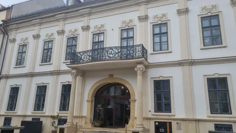 Palatul Mikes din Cluj-Napoca, Piața Muzeului