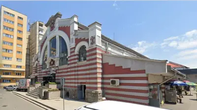 Hala din Piața Centrala Râmnicu Vâlcea, str. Emil Avramescu
