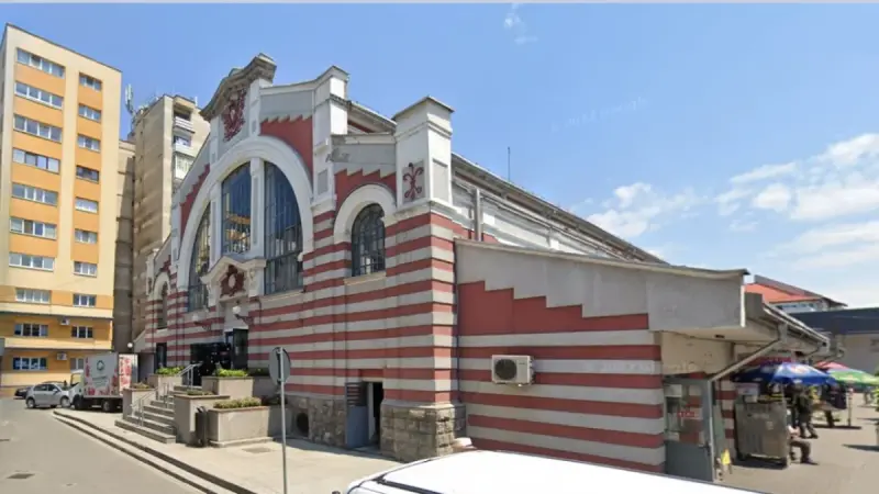Hala din Piața Centrala Râmnicu Vâlcea, str. Emil Avramescu