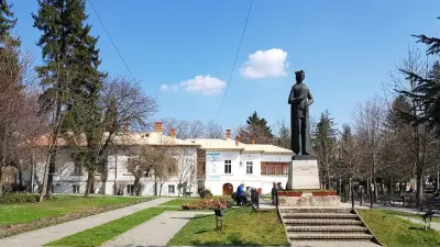 Casa Socoteanu - Lahovary din Râmnicu Vâlcea, scuarul Mircea cel Bătrân