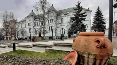 Judecătoria din Râmnicu Vâlcea, scuarul Revoluției