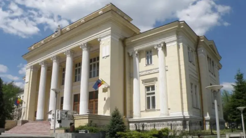 Tribunalul Vâlcea din Râmnicu Vâlcea, scuarul Revoluției