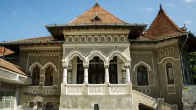 Casa Nae Petcu, La Grandiflora, din Drăgășani, Vâlcea
