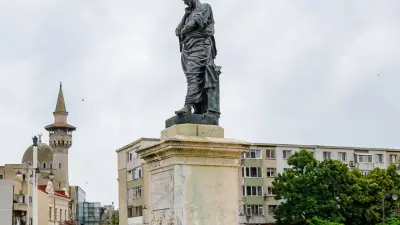 Statuia lui Ovidiu din Constanța, Piața Ovidiu