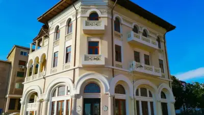 Casa Damadian din Constanța, Piața Ovidiu
