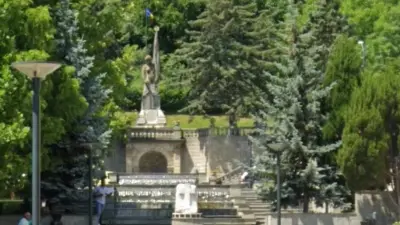 Monumentul Independenței din Râmnicu Vâlcea, Dealul Capela