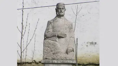 Bustul lui Anton Pann din Râmnicu Vâlcea, str. Știrbei Vodă