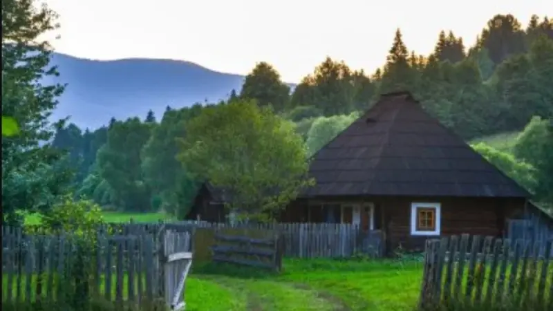 Ansamblul de locuințe sezoniere din Falcău, Suceava