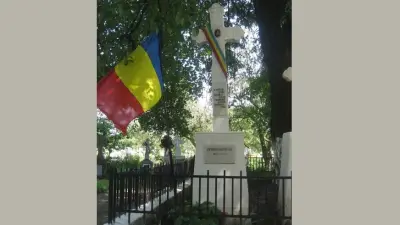 Mormântul lui Ciprian Porumbescu din satul Ciprian Porumbescu, Suceava