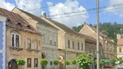 Case vechi situate în Agnita, Piața Republicii, Sibiu
