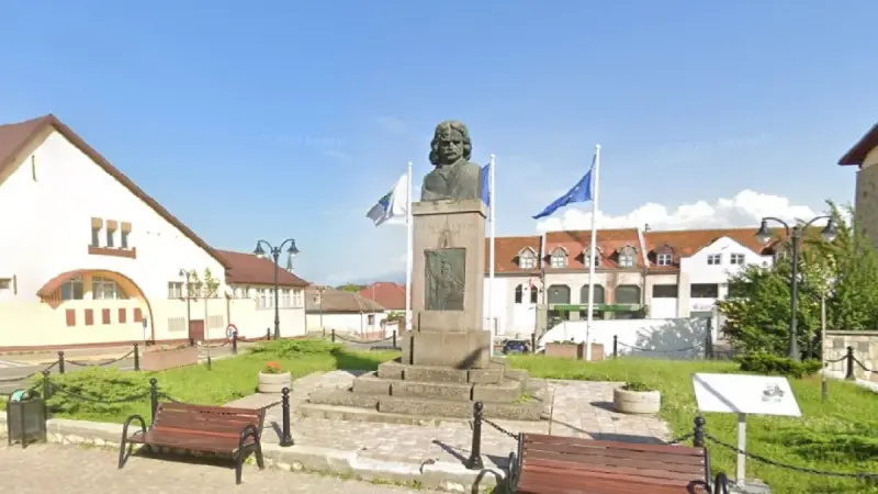 Monumentul lui Gheorghe Lazăr din Avrig, SibiuMonumentul lui Gheorghe Lazăr din Avrig, Sibiu