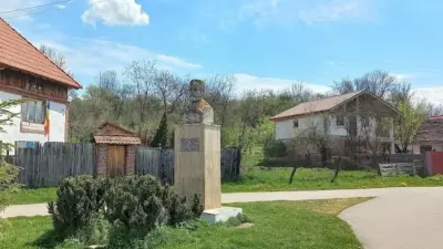 Monumentul lui August Treboniu Laurian din Fofeldea, Sibiu