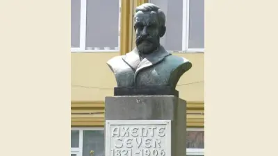 Bustul lui Axente Sever din Mediaș, str. Moșnei