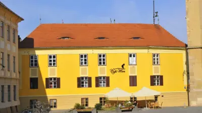 Casa capitulară din Sibiu, piața Huet