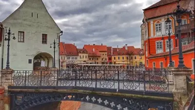 Podul Minciunilor din Sibiu, Piața Mică