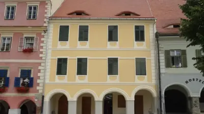 Casa Breslei Aurarilor din Sibiu, Piața Mică