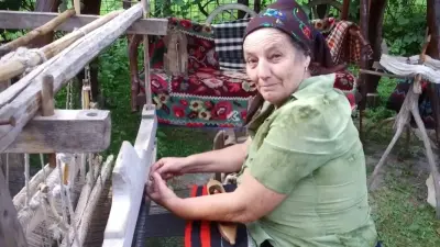   Dochița Ștefanca, maestra firelor tradiționale din Nănești, Maramureș