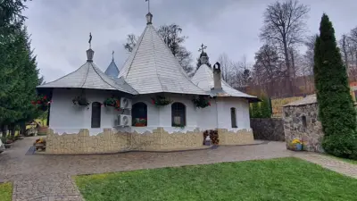 Schitul Sfântul Andrei, Bacău - o bisericuță pe o colină — Hram!