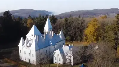 Schitul Poiana Florilor, Bihor - înființat într-un castel din sec. 18