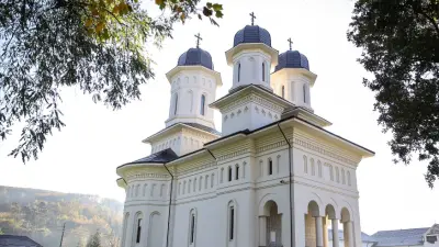 Mănăstirea Dobric, Bistrița-Năsăud - culoare istorică intr-un peisaj rural — Hram!