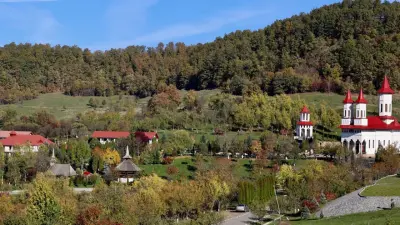 Mănăstirea Strâmba, Bistrița-Năsăud - chemarea la rugăciune într-un loc retras