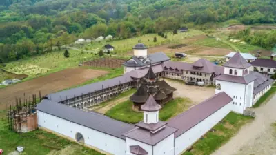 Mănăstirea Nera, Caraș-Severin - Liniște, credință și leacuri din darurile naturii — Hram!