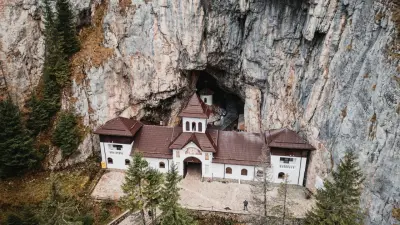 Mănăstirea Peștera Ialomiței, Dâmbovița  - un așezământ vechi de cinci secole — Hram!