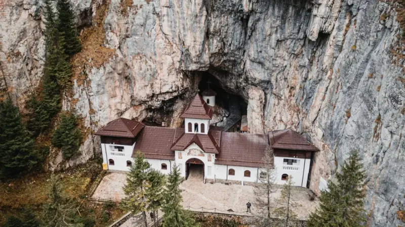 Mănăstirea Peștera Ialomiței, Dâmbovița