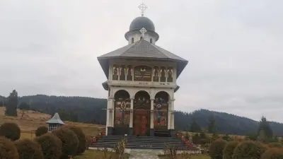 Schitul Gura Izvorului, Harghita - liniște monahală și patrimoniu spiritual