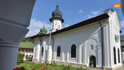 Mănăstirea Agapia, Neamț. Biserica pictată de Nicolae Grigorescu și satul celor 141 de case monahale