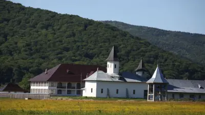 Schitul Braniște, Neamț - un așezământ monahal cu rădăcini vechi Schitul Braniște, Neamț - un așezământ monahal cu rădăcini vechi