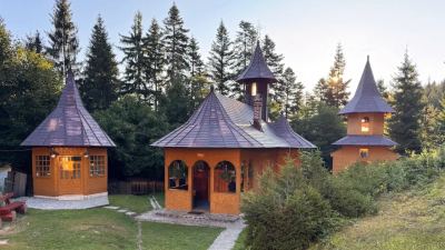 Schitul Sfântul Daniil Sihastrul (Sihăstria), Neamț - pe locul vechilor bordeie ale sihaștrilor